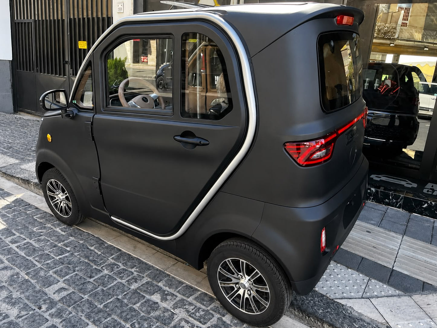 Minicar elettrica L6e MICROFIVE LONDON